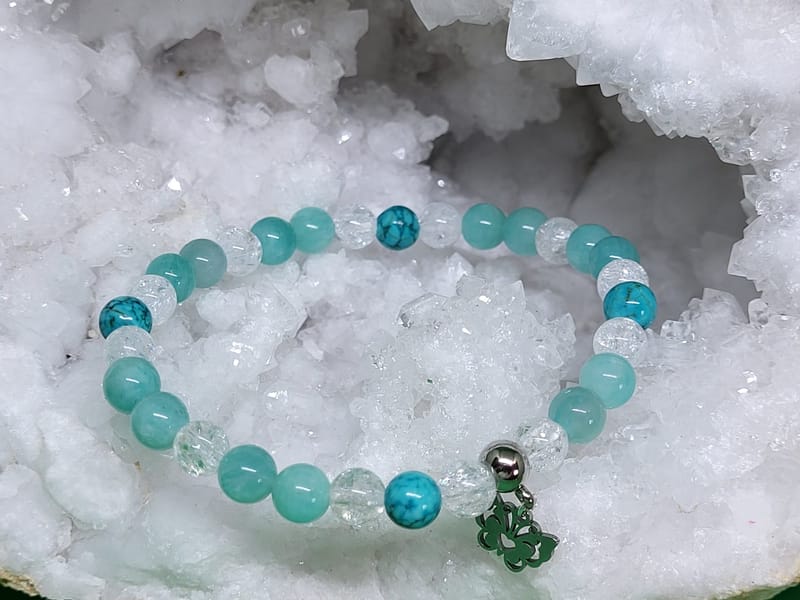 Bracelet canalisé en pierres semi-précieuses, création personnalisée